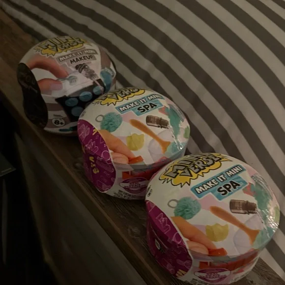 Eleven Mini Verse Surprise ball series. - Picture 4 of 5